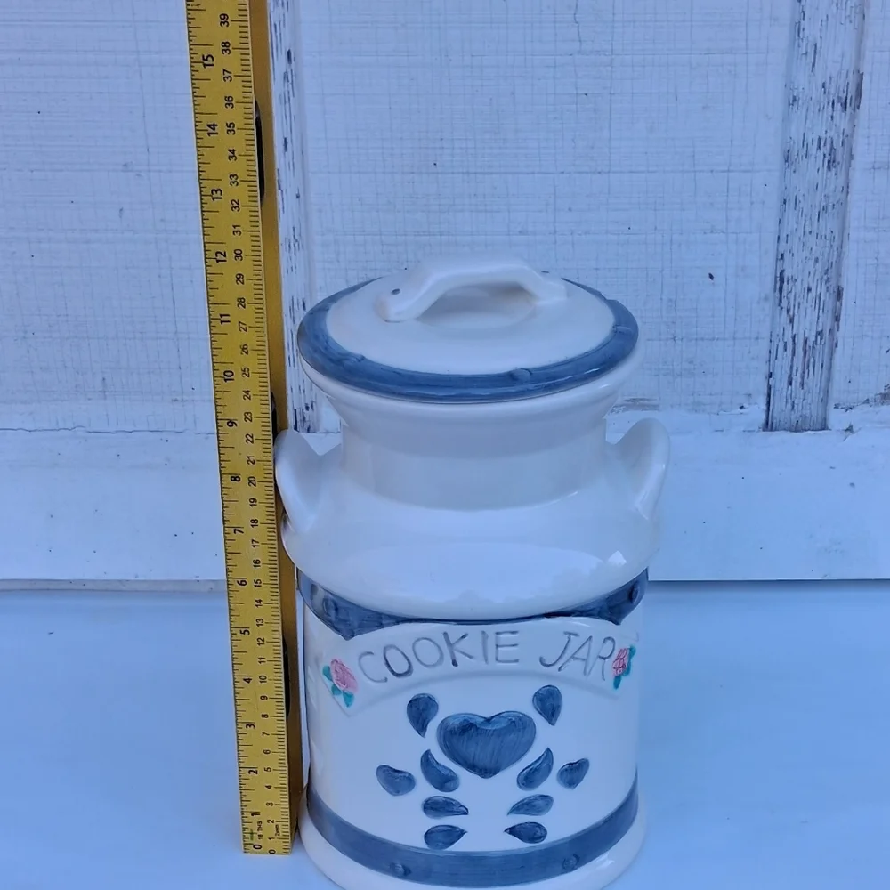 Elegant Ceramic Cookie Jar with Blue Accents - Picture 4 of 10